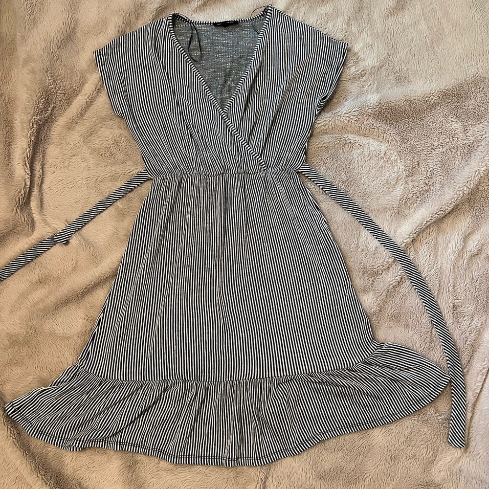 Striped ruffle dress. Blue and white stripes. Size M never worn.